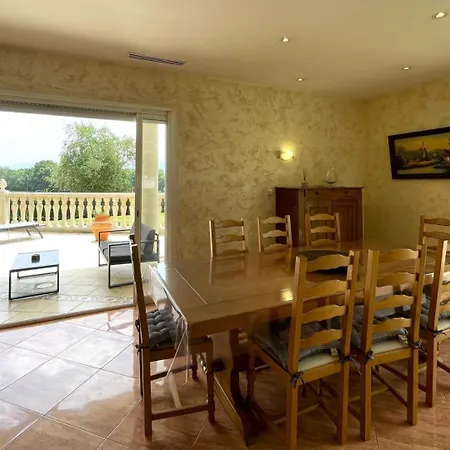 בית נופש Ando *