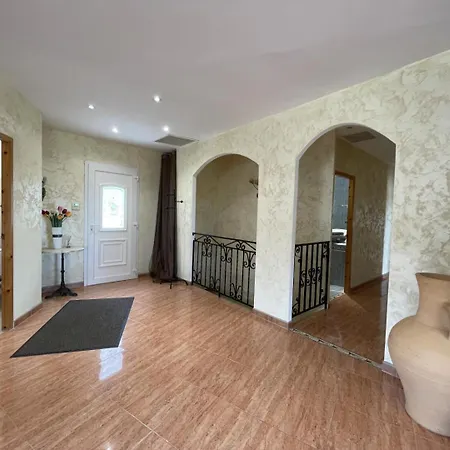 Ando בית נופש Espoey